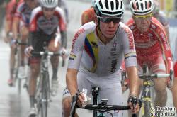 开云平台-美国田径队接力突围，冲刺领奖台的简单介绍