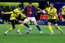 开云体育-巴塞罗那险胜对手，欧冠梦想继续