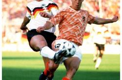 开云体育官网-关于欧洲国家间足球比拼激烈展开，球员实力较量不容忽视的信息