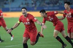 开云体育app-上港客场大胜，距禅城猛虎积分差一