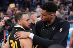 开云体育APP下载-勇士队球员合影引发球迷热议