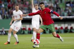 开云体育官方网站-葡萄牙足球明星亮相亚洲国际足球赛，震撼各界