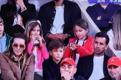 开云平台-世界网球队完胜意大利网球队，德约科维奇统治全场