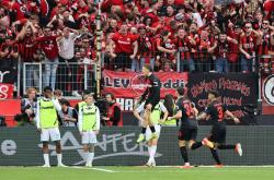 开云下载-拜仁慕尼黑以4-1击败勒沃库森，取得德甲冠军领先优势