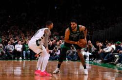 开云体育-凯尔特人险胜灰熊，塔特姆全场得分30分