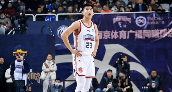 欧预赛球员助力训练合辑，集训情侣上演真爱秀