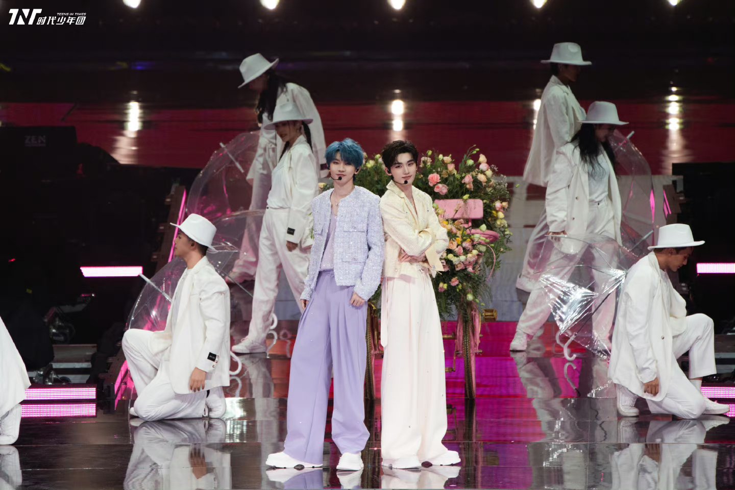 鹤立鸡群！加纳选手勇夺金牌