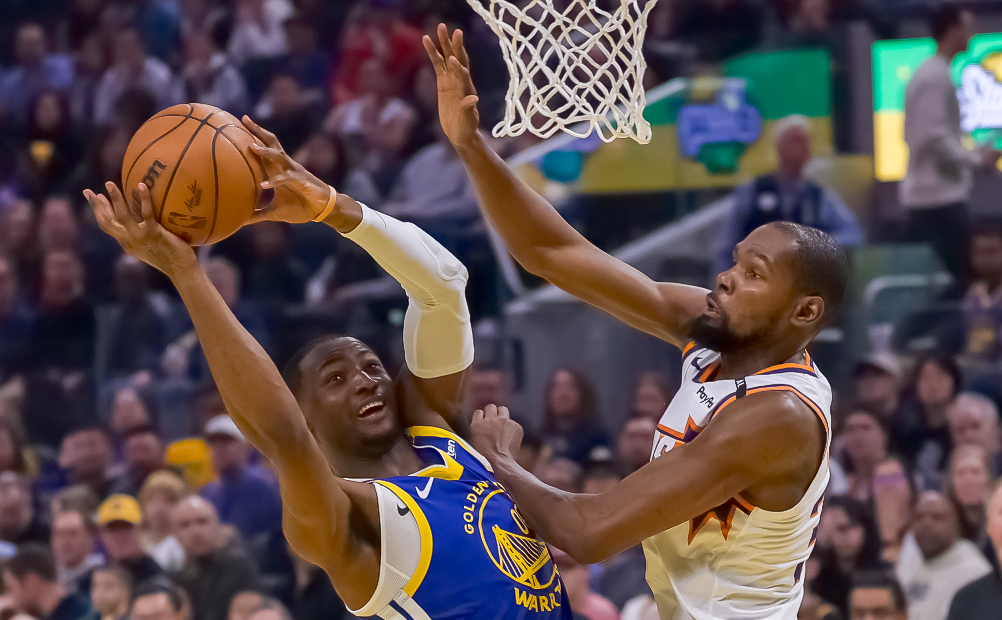 惊心动魄!强队风采尽显在球场上 惊心动魄!强队风采尽显在球场上