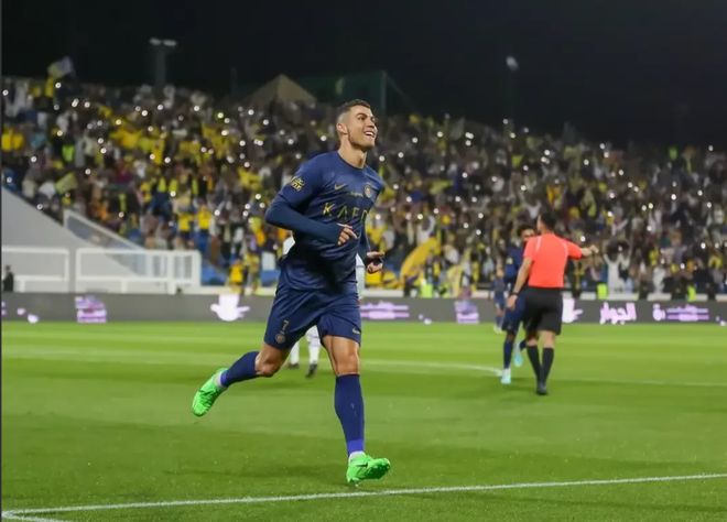 皇马老将C罗再次破门,助球队取得胜利 皇马老将C罗再次破门,助球队取得胜利