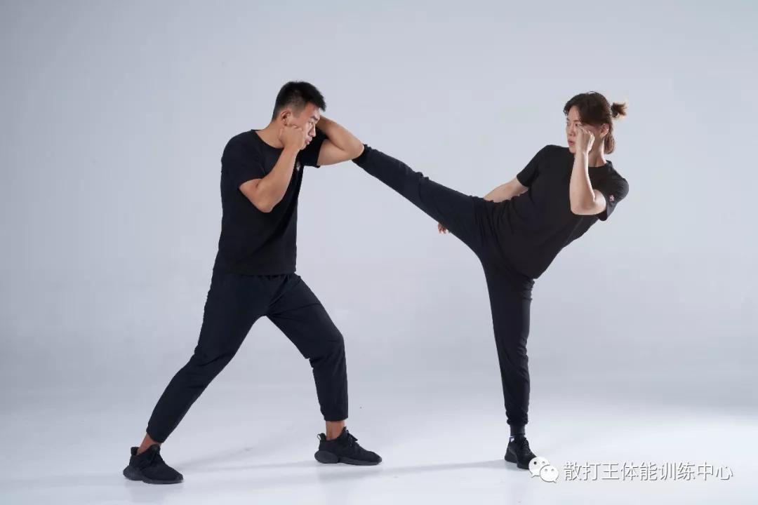 雷加利斯特反击成功，战胜对手