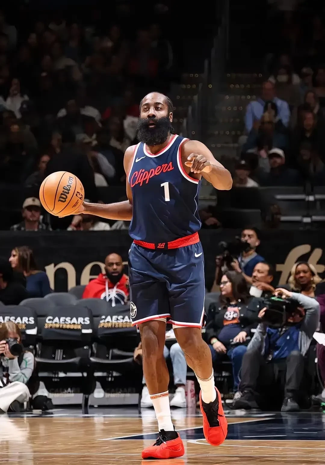 火箭客场击败马刺，哈登独拿分