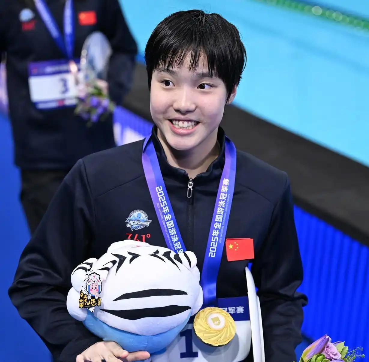 游泳比赛中一位新秀闯入前三 游泳比赛中一位新秀闯入前三