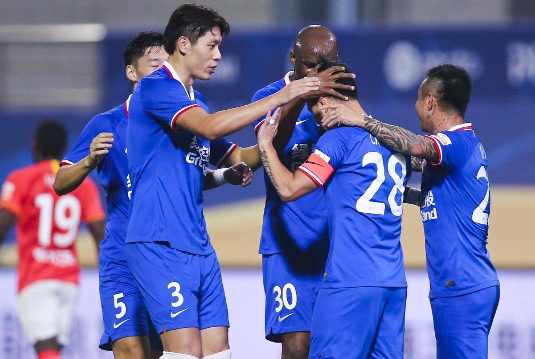 包含丹麦中场球员被检测出服用违禁药物的词条