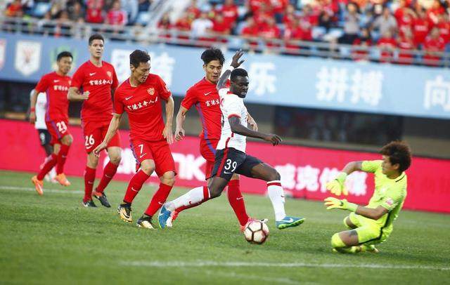 富力客场爆冷击败强敌,登顶积分榜 富力客场爆冷击败强敌,登顶积分榜