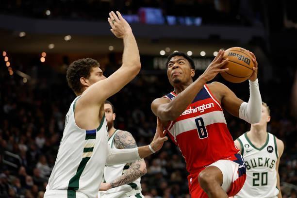 雄鹿队主场力克奇才队