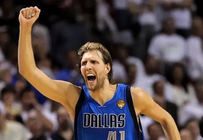 诺维茨基退役仪式,热火特供礼物 诺维茨基退役仪式,热火特供礼物