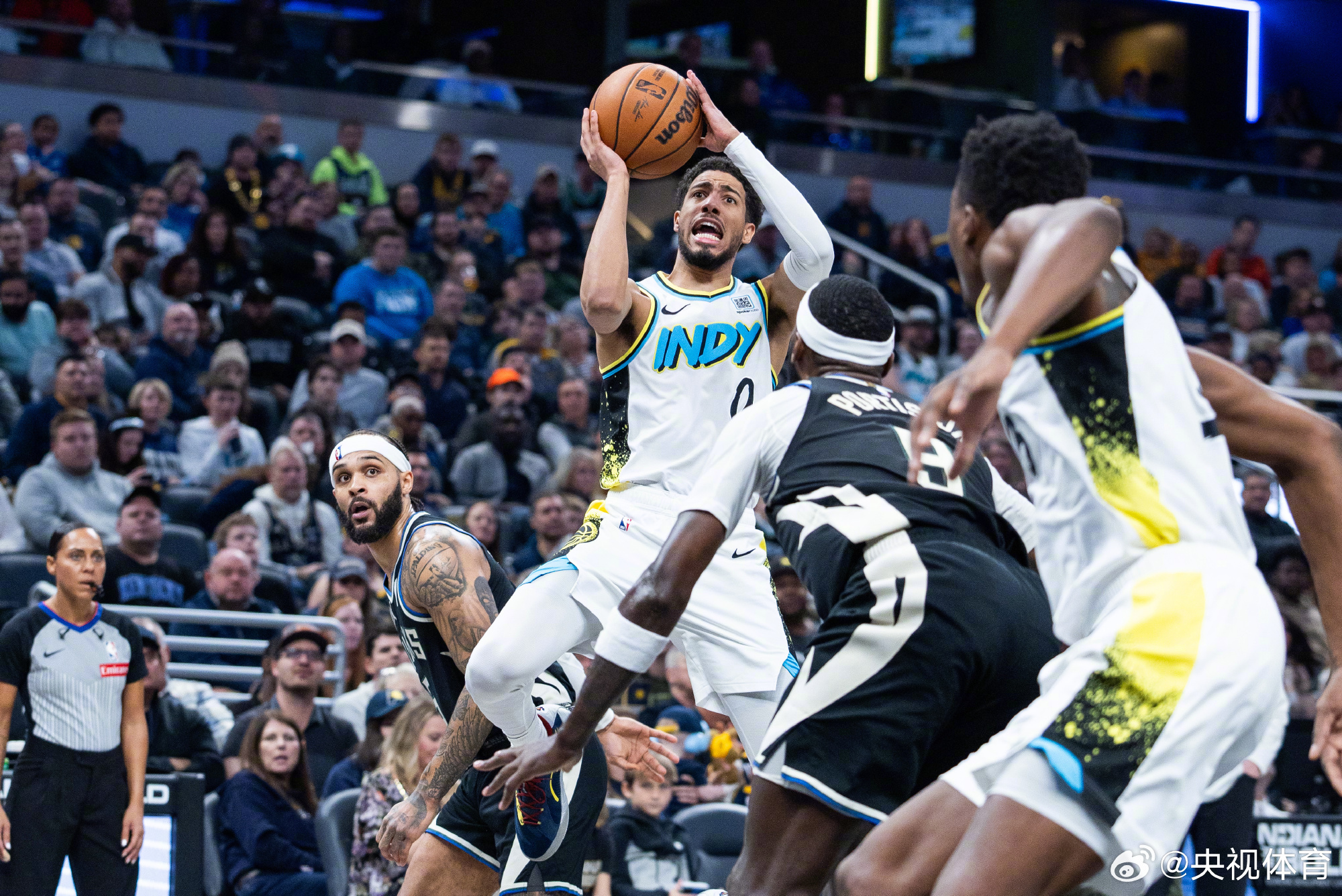 雄鹿主场险胜热火,字母哥一人独揽30分 雄鹿主场险胜热火,字母哥一人独揽30分