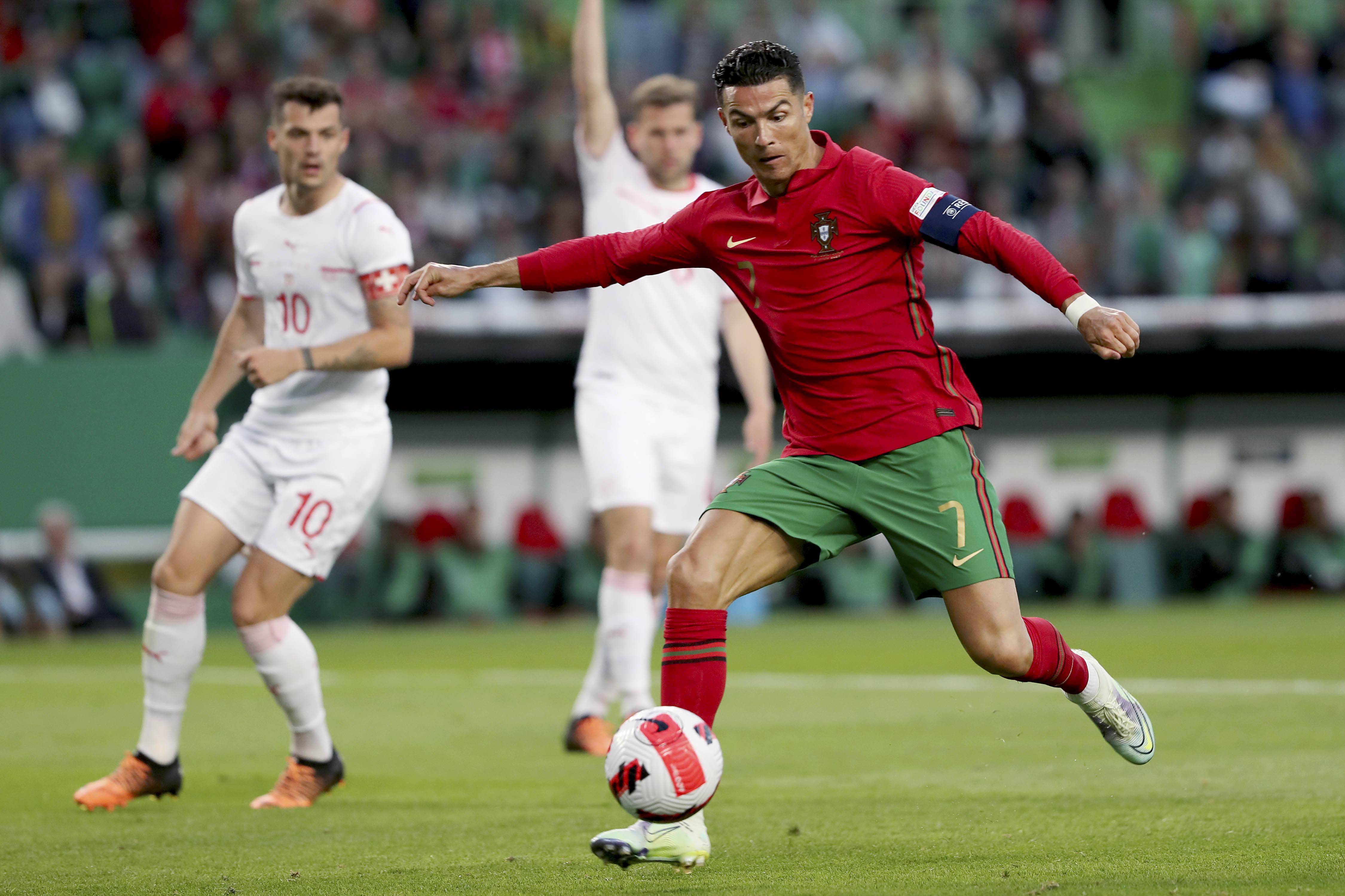 葡萄牙足球明星亮相亚洲国际足球赛，震撼各界