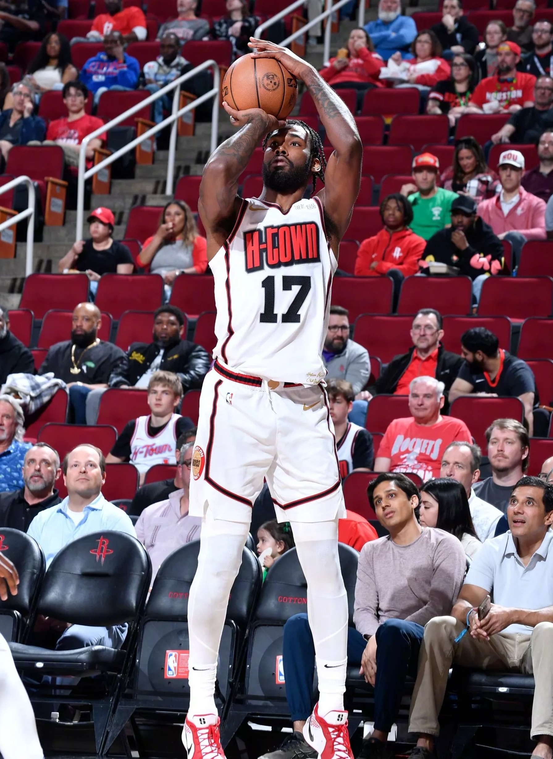 火箭大胜马刺，伍德暴扣狂砍22分