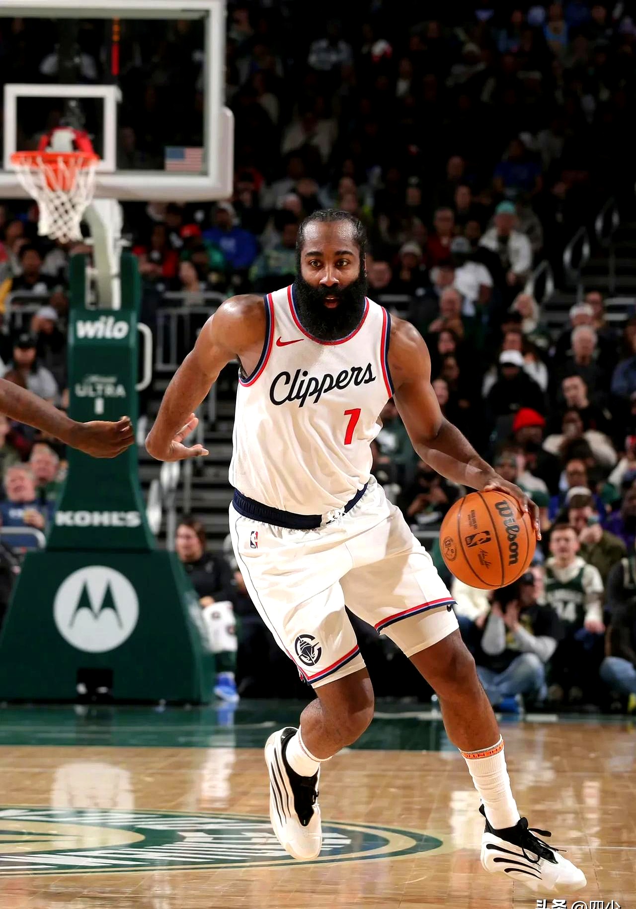 快船继续豪取连胜,战绩节节攀升 快船继续豪取连胜,战绩节节攀升