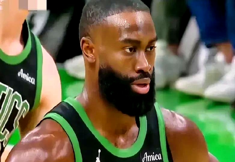 尼克斯爆冷击败凯尔特人，兰德尔发威的简单介绍